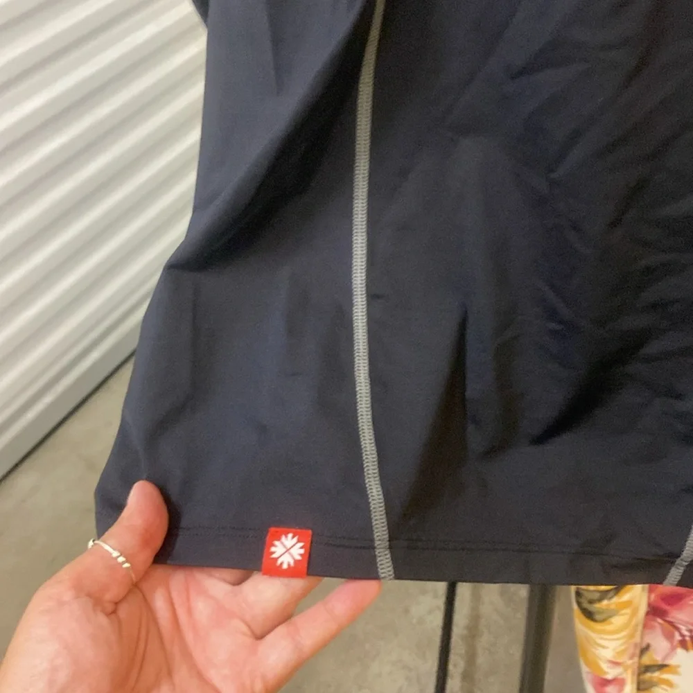 2XU Shirt - Picture 7 of 7